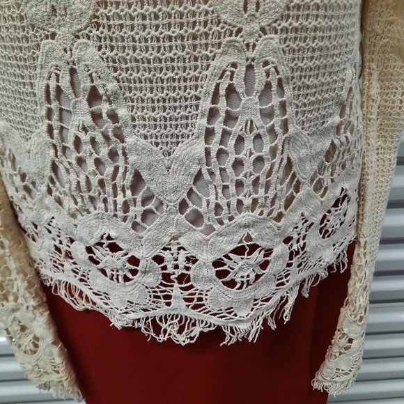 Gimmicks By BKE Ivory Crochet Top - Picture 3 of 8